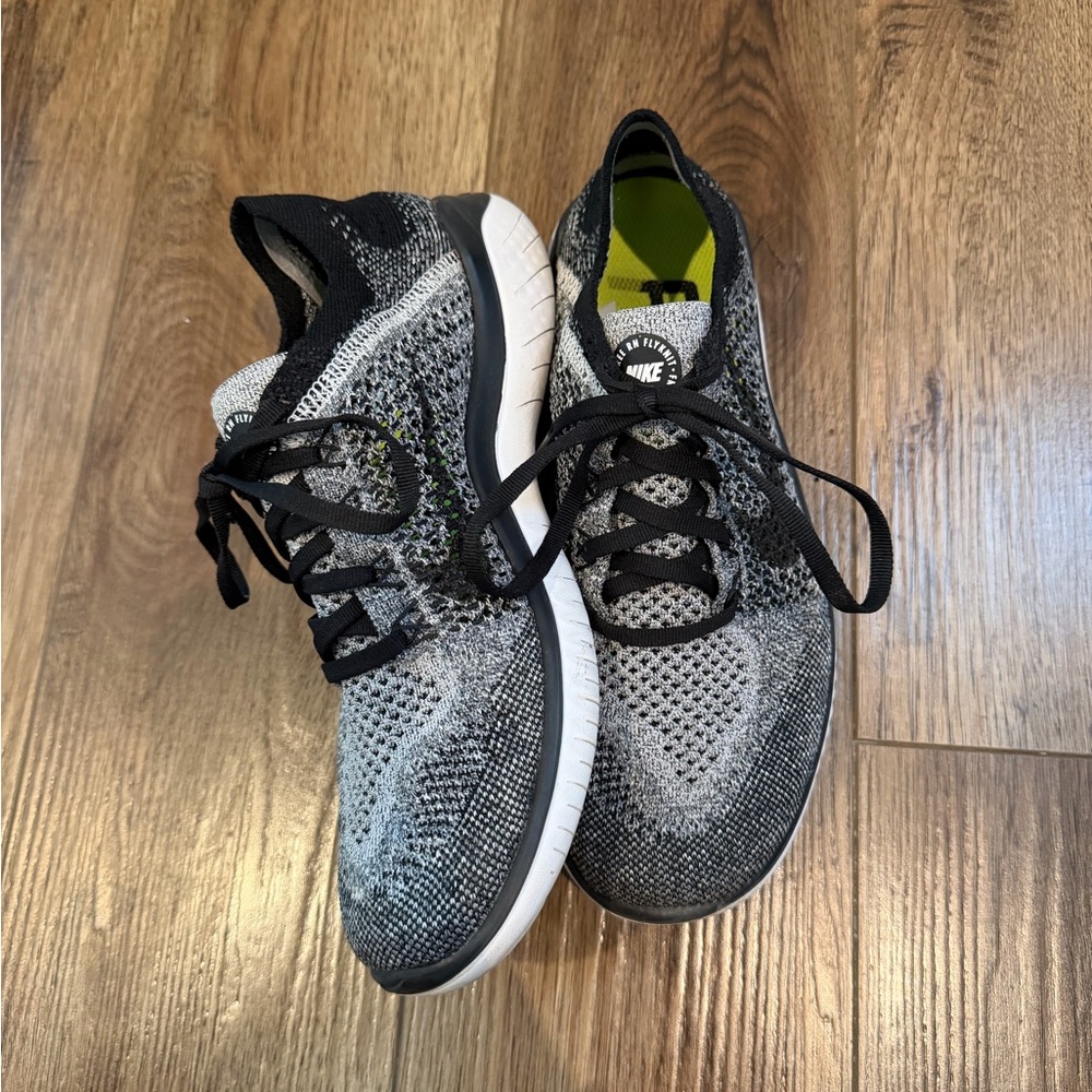Nike women’s Flyknit Sneakers - Black - Picture 2 of 3